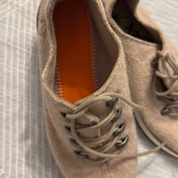 OTBT Women's Beige Courier Sneakers - Picture 4 of 11